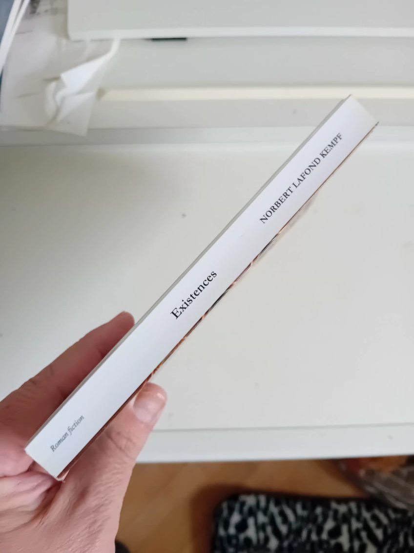 Existences – Un roman fantastique sur les choix, les destins et les mondes invisibles